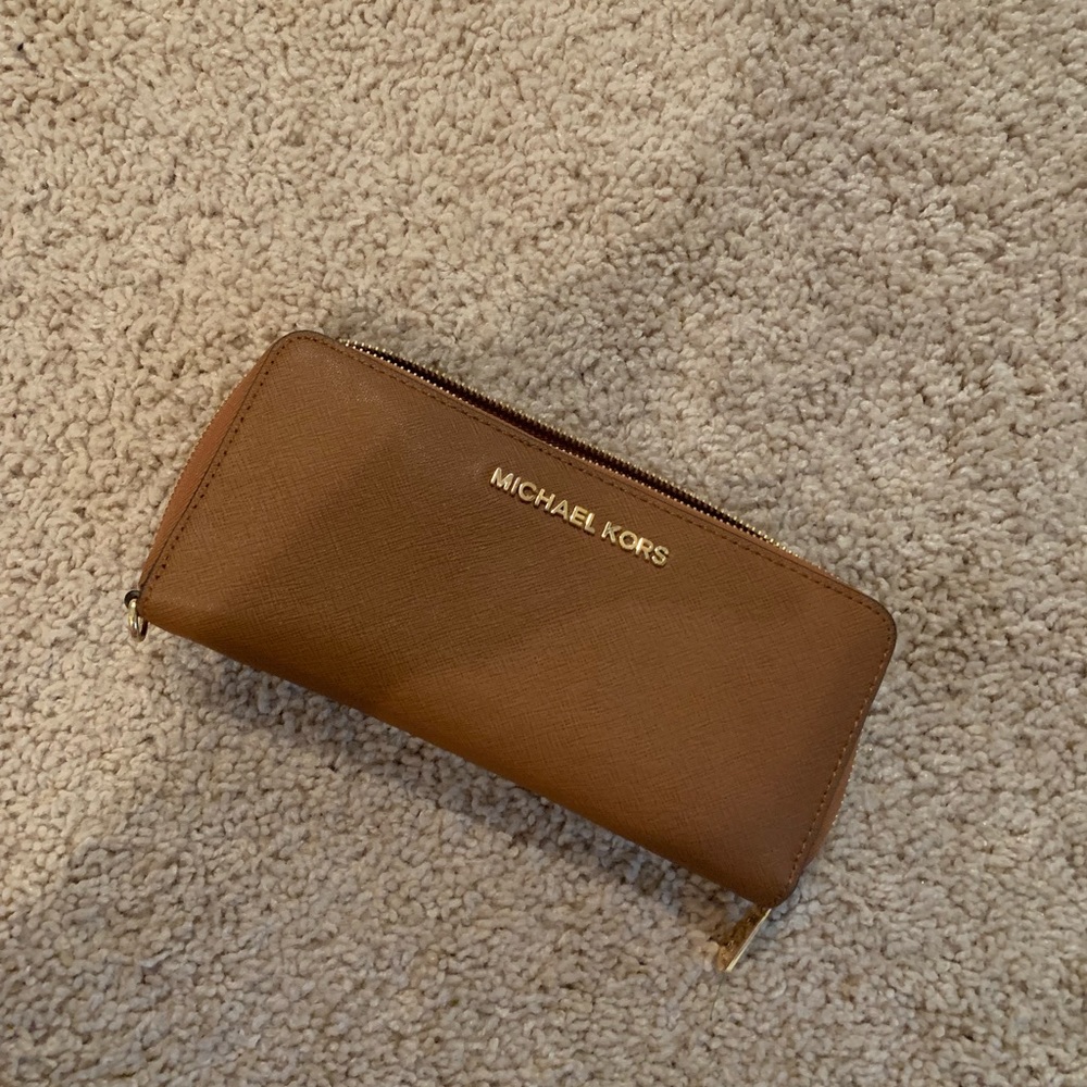 Tan Michael Kors zip wallet